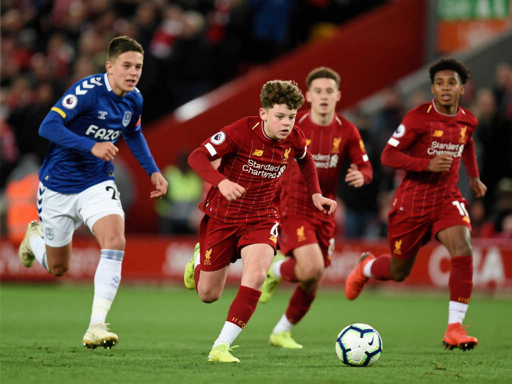 路上更具底 路上更具底